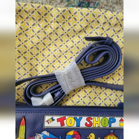 Mala Beaus The Toy Shop Midi Cross Body Bag - Picture 11 of 17